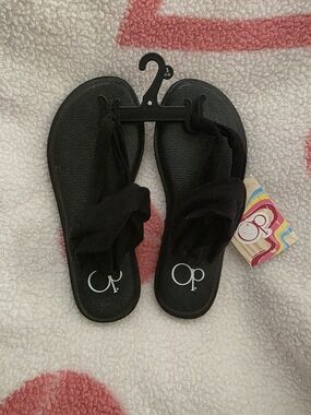 NWT- OP Size 5-6 Black Velvet Knot Toe-Post Sandals - Women's